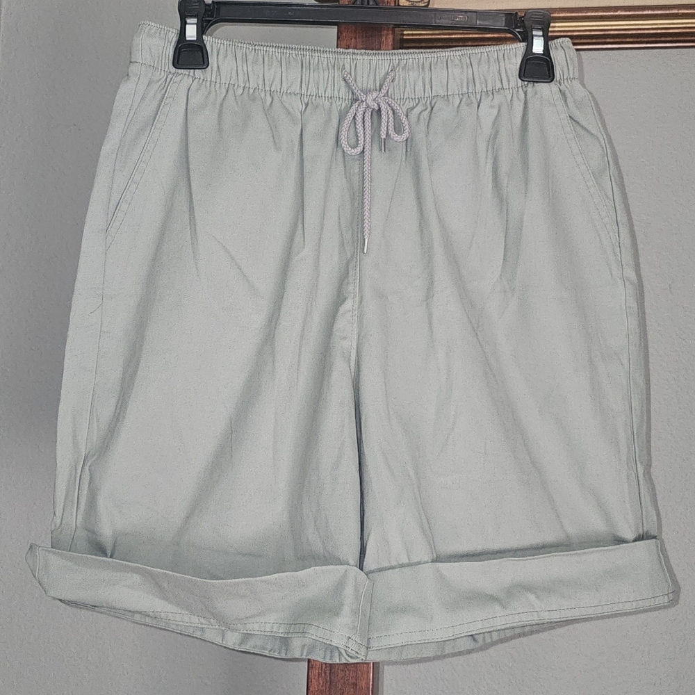 Coral Bay Sage Green Pull On Bermuda Shorts Size Small